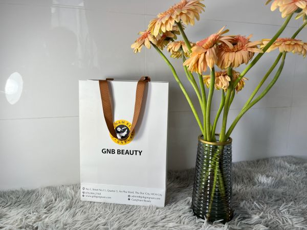 Mẫu 2 giấy đựng quần áo chất