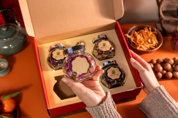 Set quà tặng trà hoa khô được ưa chuộng nhờ tính sang trọng, bắt mắt