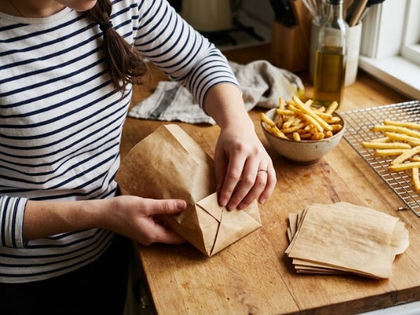 Mẫu túi giấy đựng bánh mì In Thanh An thực hiện Hướng dẫn cách gấp túi giấy đựng khoai tây chiên tại nhà