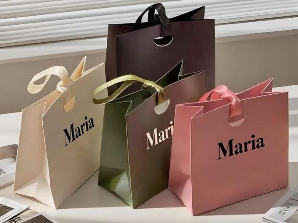 10+ mẫu túi giấy Couche sang trọng, sáng đẹp và sắc nét Túi giấy quà tặng doanh nghiệp trang trọng, thể hiện rõ bộ nhận diện thương hiệu